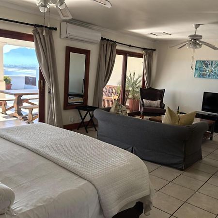 Berg en Zee Guesthouse Gordonsbaai Buitenkant foto