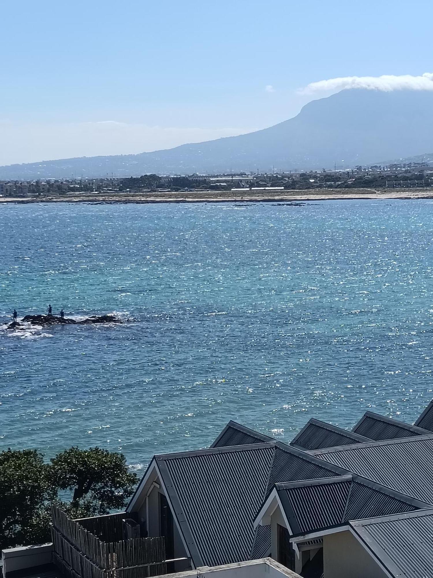 Berg en Zee Guesthouse Gordonsbaai Buitenkant foto